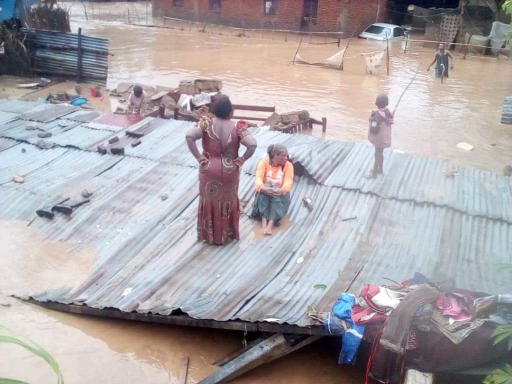 Sant'Egidio ad Uvira in Congo vicino alle vittime della tremenda inondazione: 80.000 persone senza casa