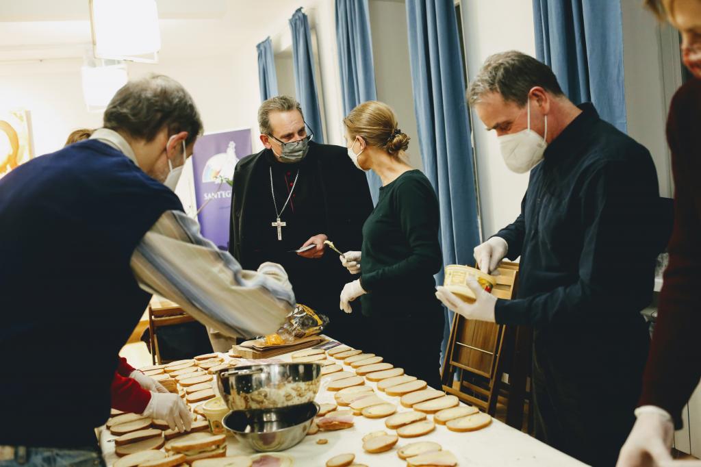 Warszawa: bp. Rafał Markowski modlił się za ubogich razem ze Wspólnotą Sant’Egidio