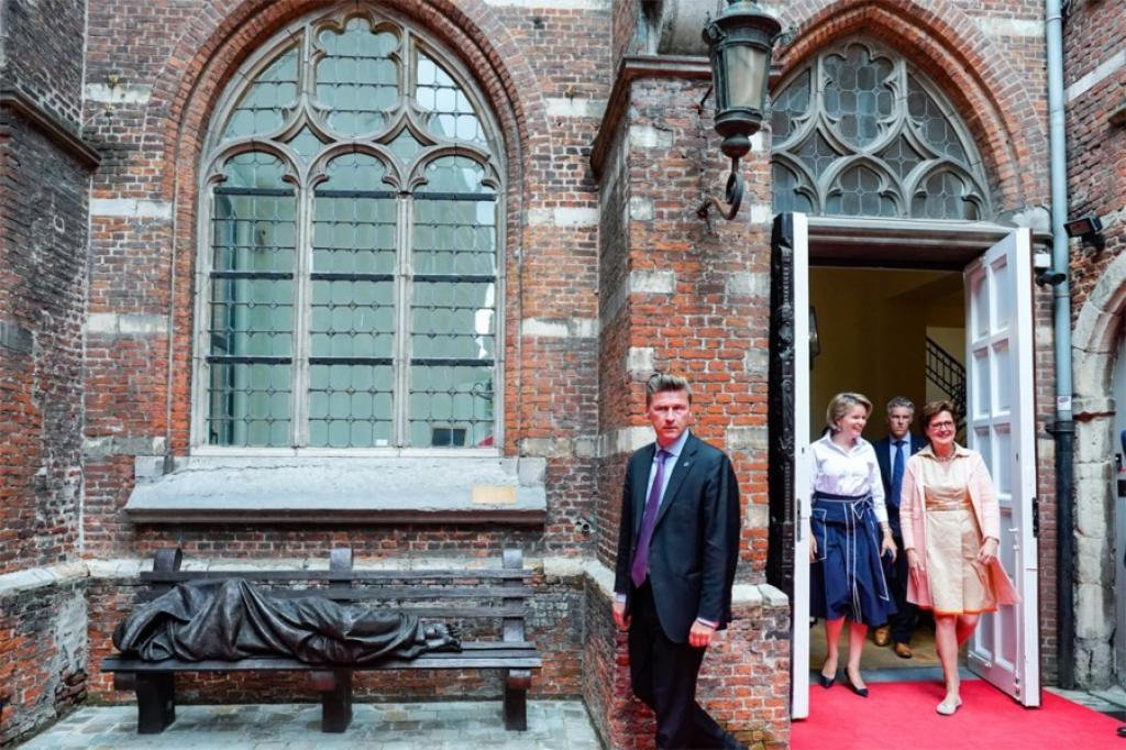 Kamiano compie 25 anni:  la visita della regina Mathilde del Belgio alla mensa per i poveri di Sant’Egidio ad Anversa