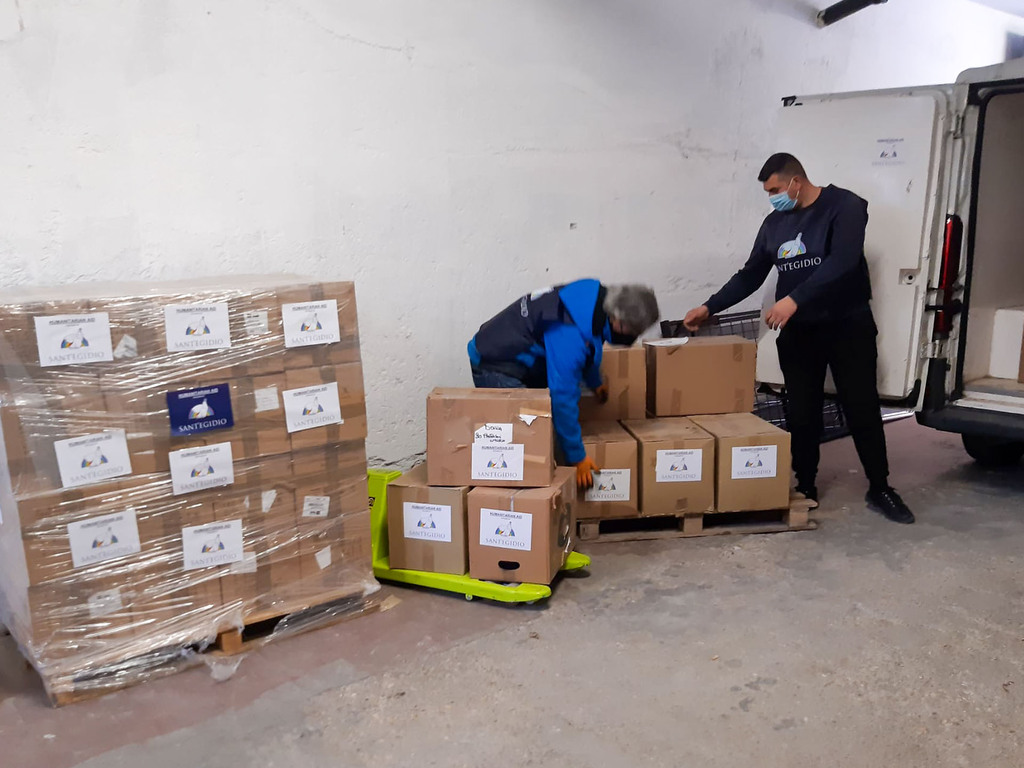 Dos carregaments d'ajuda humanitària estan de camí a Lviv (Ucraïna): roba, medicaments i llet per a nadons