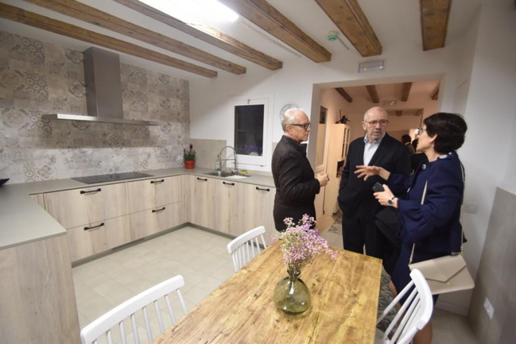 Het familiehuis voor ouderen 'Simeon en Hanna' geopend in Barcelona. Inwijding met Andrea Riccardi