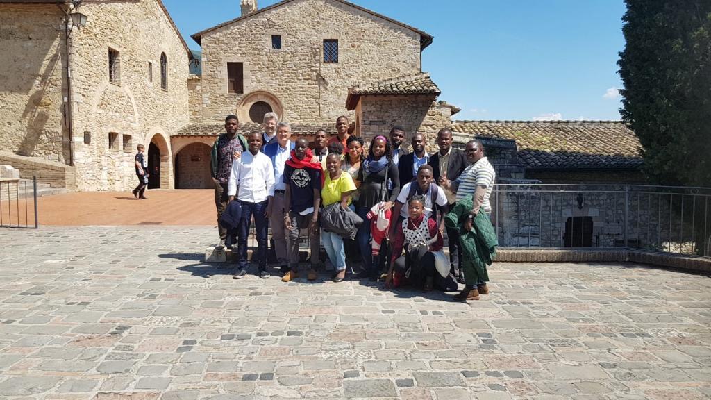 Auf den Spuren des Hl. Franziskus in Assisi: Pilgerreise der internationalen Tagung der Gemeinschaften von Sant'Egidio