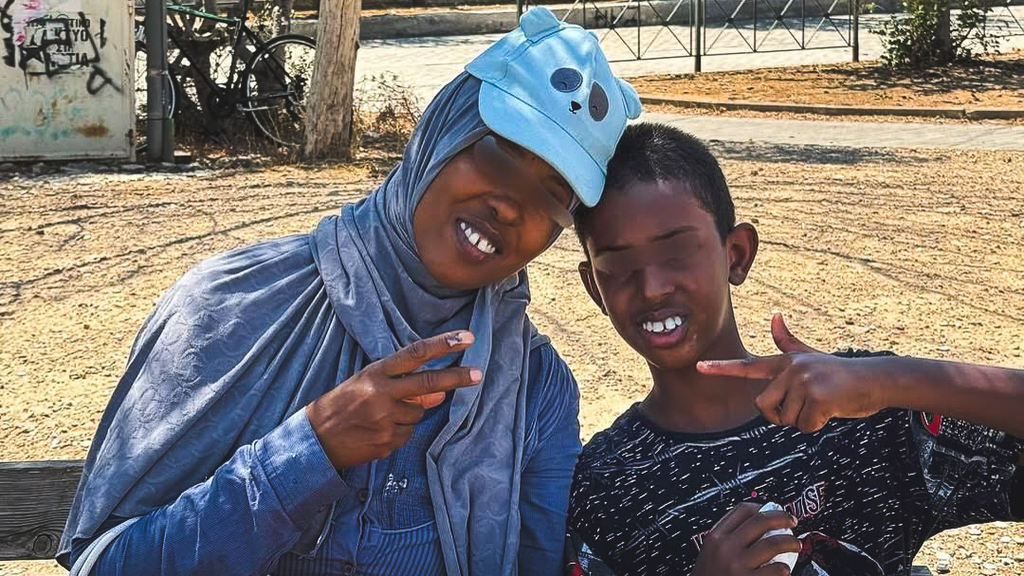 I Giovani per la pace di Roma, all'indomani del Giubileo, sono partiti per condividere le vacanze con i bambini profughi in Grecia e mettere in pratica l'invito del papa ad essere 