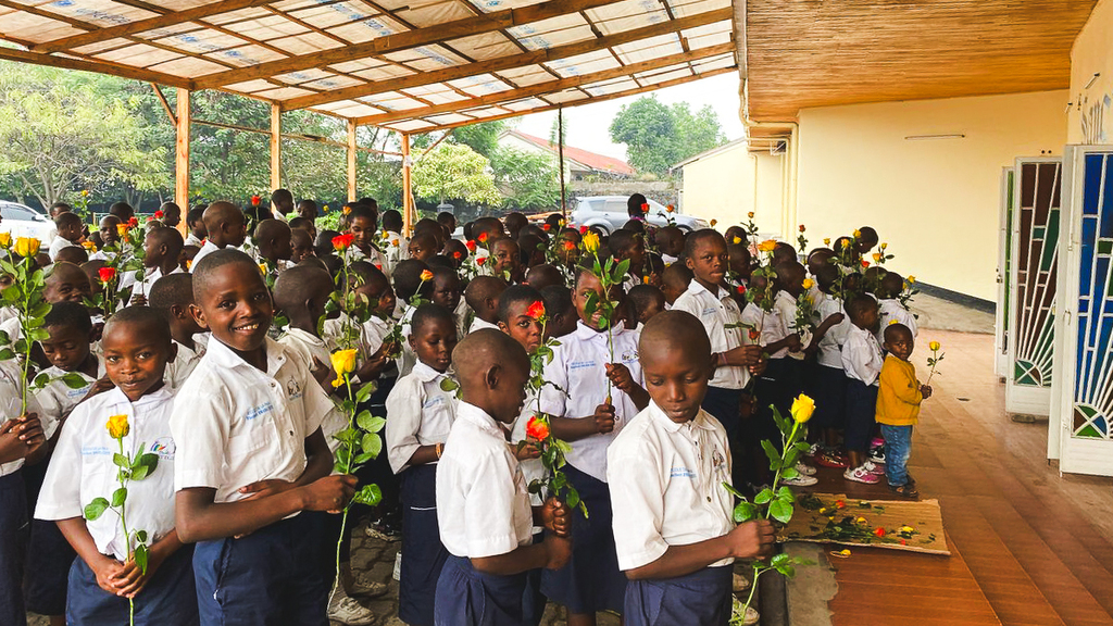 I bambini delle Scuole della Pace di Goma in pellegrinaggio alla tomba del beato Floribert Bwana Chui