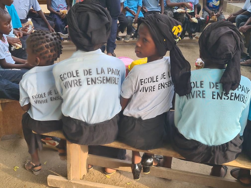 Die Schulen des Friedens in Afrika feiern den Tag des afrikanischen Kindes