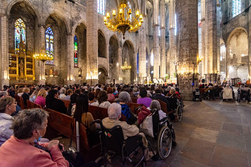 Celebrating 55 years of Sant'Egidio: a liturgy in the basilica of Santa Maria del Mar in Barcelona presided over by Bishop Vincenzo Paglia
