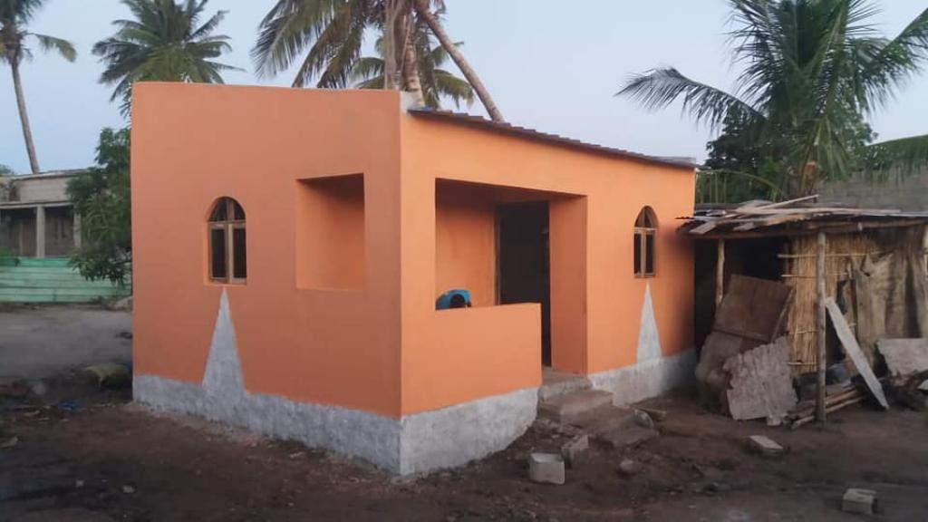 14 marca 2019-2020: rok po Cyklonie Idai Beira wraca do życia. Piękne kolorowe domy budowane przez Sant'Egidio w różnych dzielnicach miasta