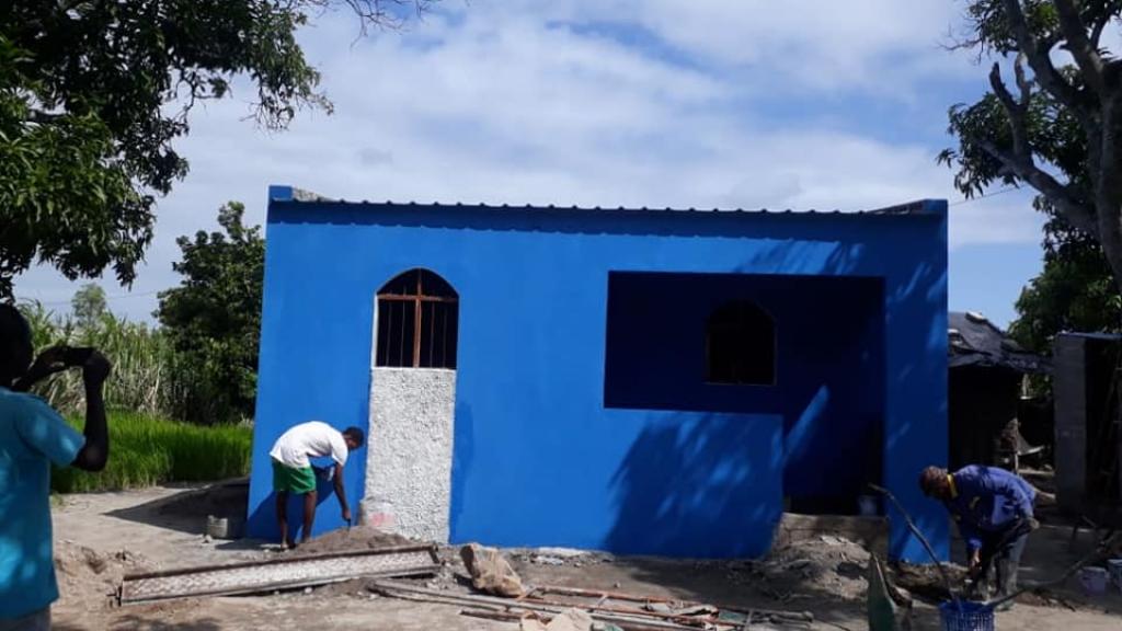 14 marzo 2019-2020: A un anno dal ciclone Idai, Beira torna a vivere con le belle case colorate costruite da Sant'Egidio in diversi quartieri della città