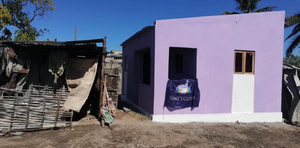 14 de març de 2019-2020: Un any després del cicló Idai, Beira reneix amb les boniques cases pintades que ha construït Sant'Egidio en diferents barris de la ciutat