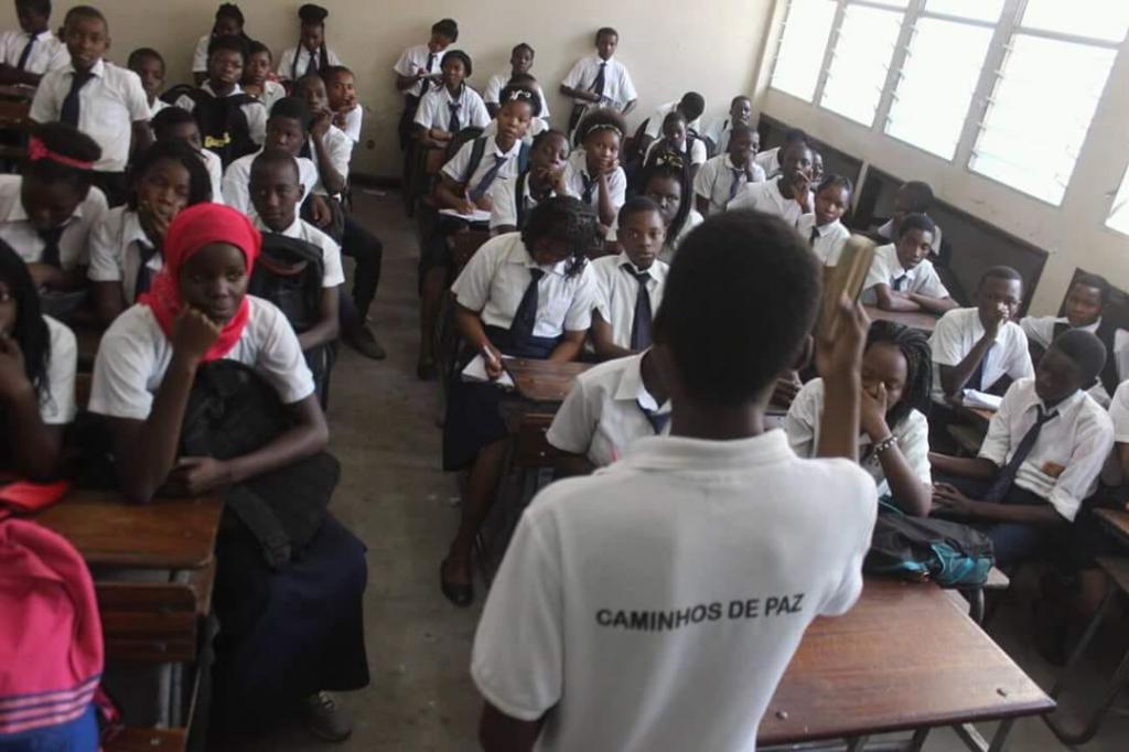 L’héritage de paix se diffuse avec enthousiasme parmi les jeunes du Mozambique