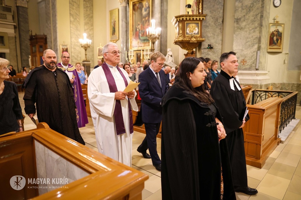 A Budapest, une prière en mémoire des porrajmos (l'holocauste des Roms) et de l'attentat de Kisléta