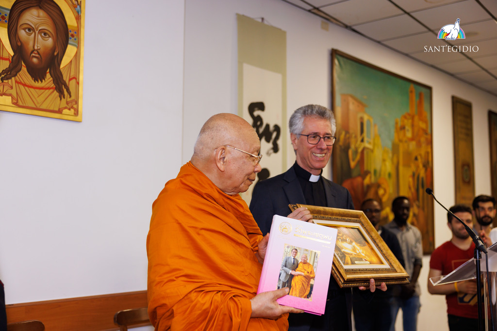 A delegation of Buddhist monks from Thailand visiting Sant'Egidio in the name of peace