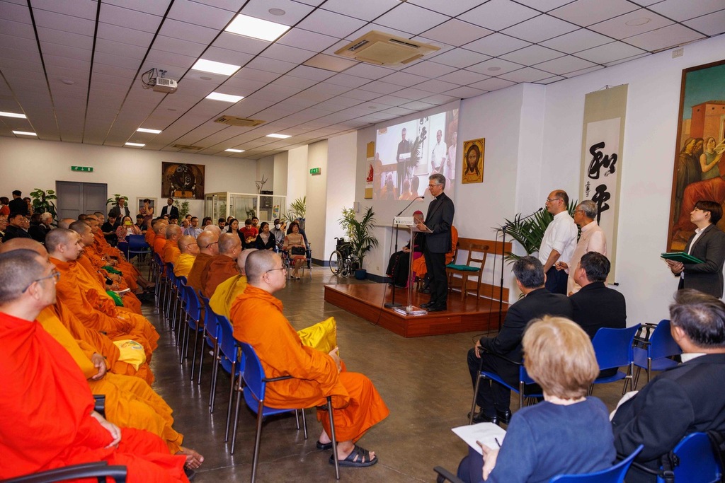 A delegation of Buddhist monks from Thailand visiting Sant'Egidio in the name of peace