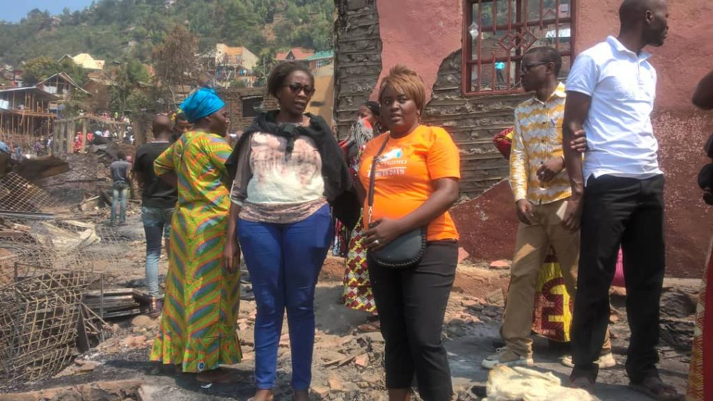Kongo, bei einem Brand werden 300 Baracken in Bukavu zerstört: Sant'Egidio hilft der Bevölkerung