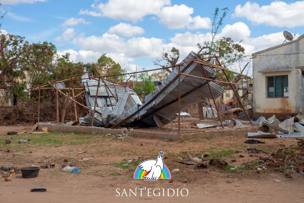 Moçambic pateix greus mancances alimentàries a les zones afectades pel cicló Idai. Es reparteixen aliments a Beira i als pobles