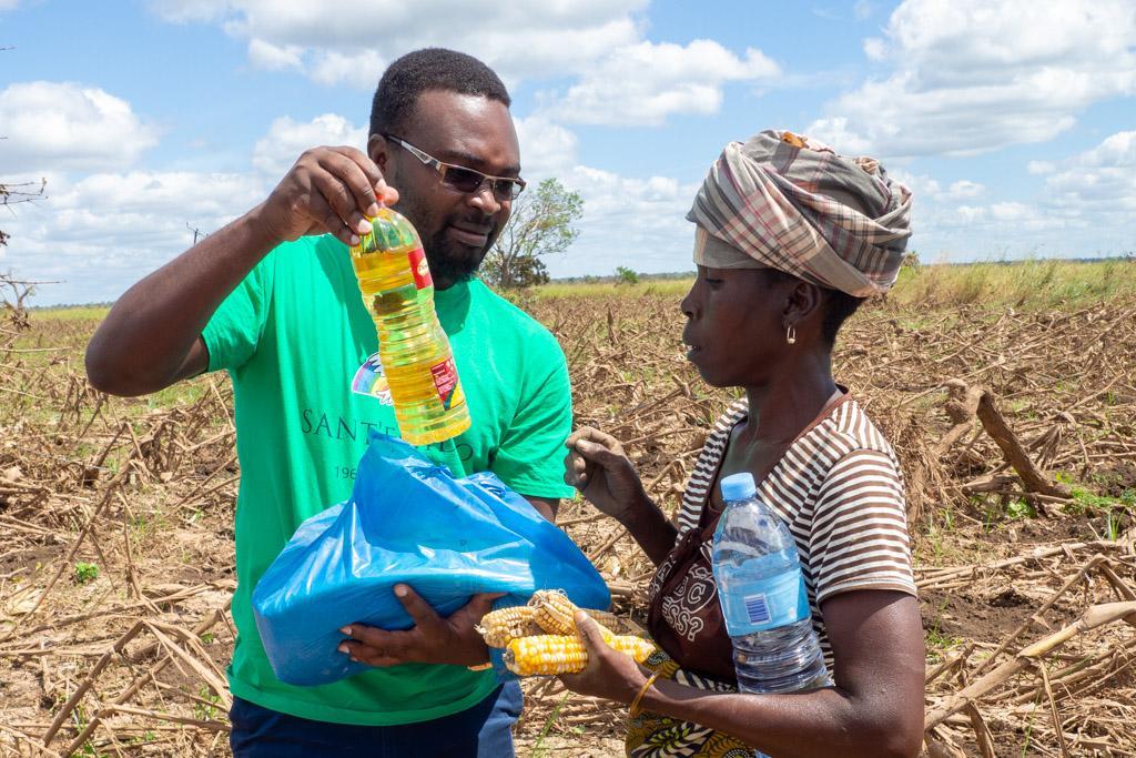 Moçambique: grave escassez alimetar nas áreas afectadas pelo ciclone Idai. Distribuição de alimentos na Beira e nas aldeias