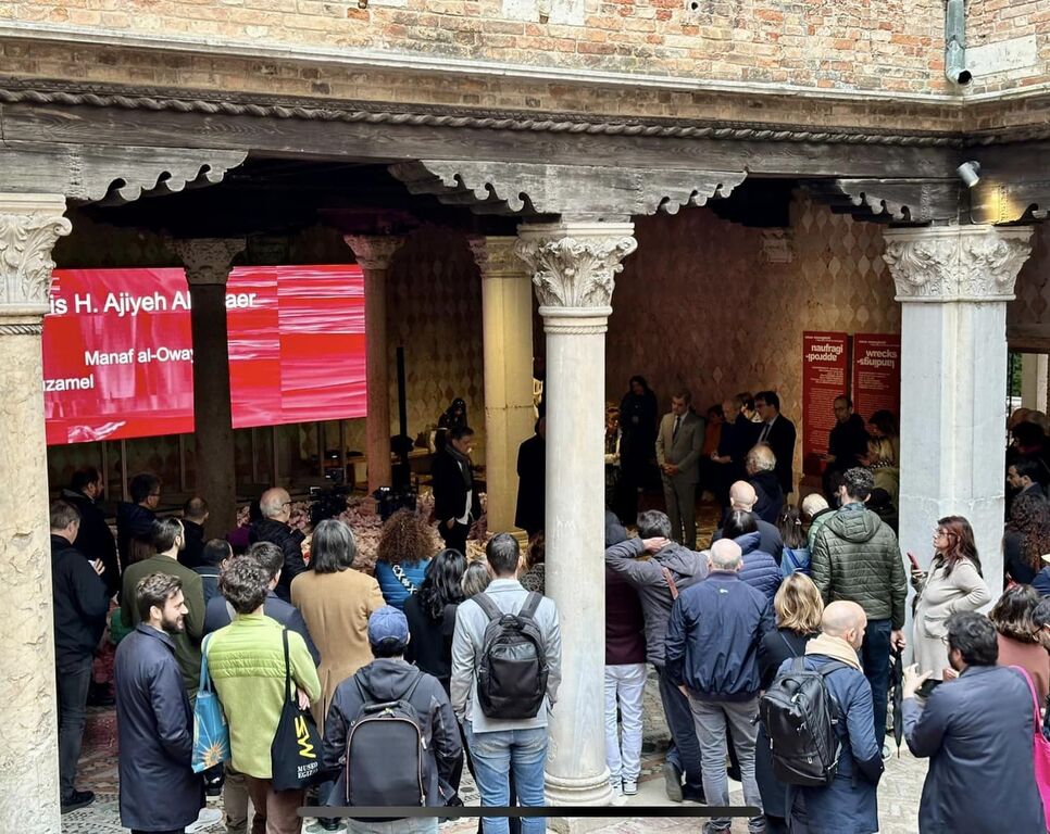 Schiffbruch und Landung. Eine Ausstellung von Künstlern mit Behinderung der Kunstwerkstätten von Sant'Egidio zeigt in Venedig Geschichten, Leid und Sehnsüchte von Migranten