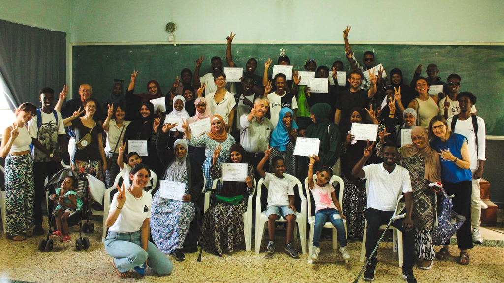 Hay una gran demanda de cultura entre los inmigrantes en los campos de refugiados de Chipre: se han entregado más de doscientos certificados para cursos de idiomas