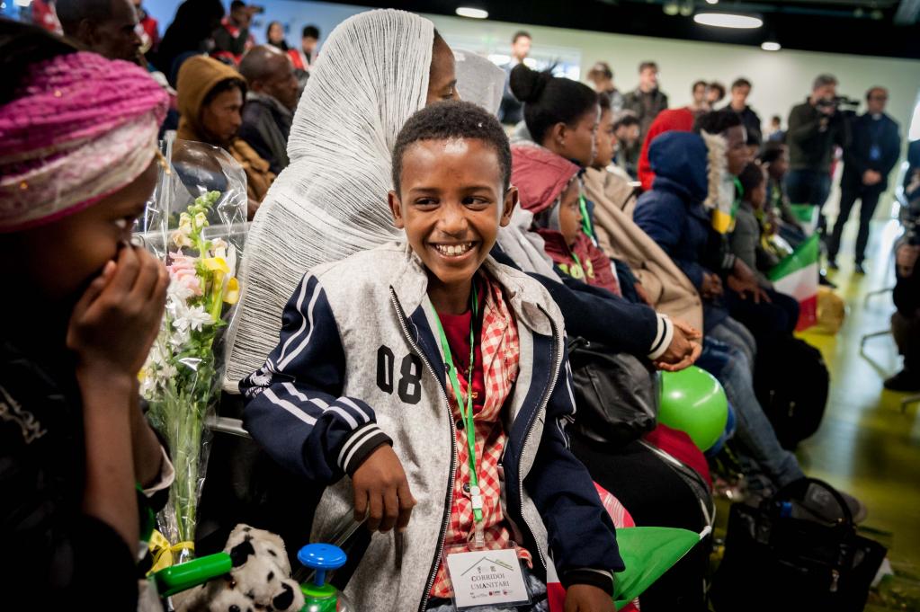 L'arrivo dei corridoi umanitari dall'Etiopia: 'Ci state aiutando a rendere l'Italia un paese migliore'.