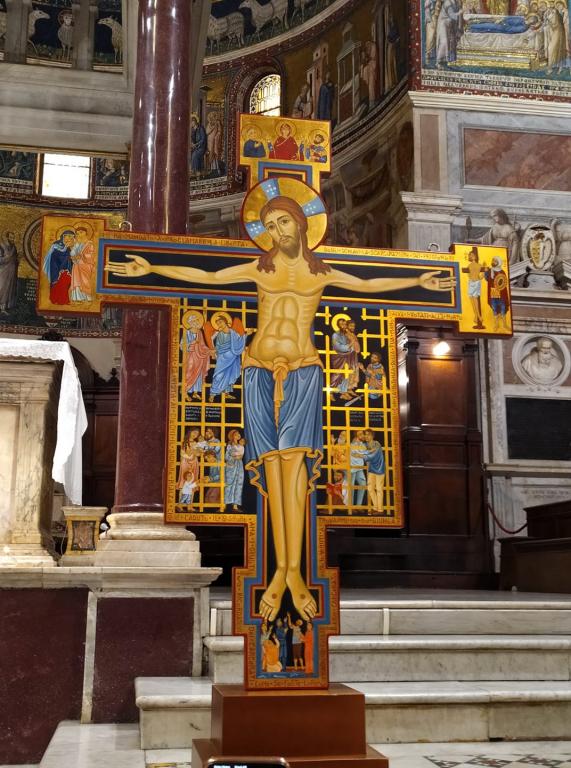 La Creu de la Misericòrdia pintada pels presos fa parada a Santa Maria de Trastevere