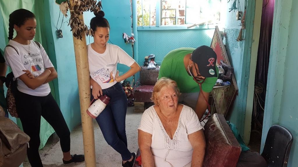Ayuda humanitaria para las víctimas del tornado en la periferia de La Habana