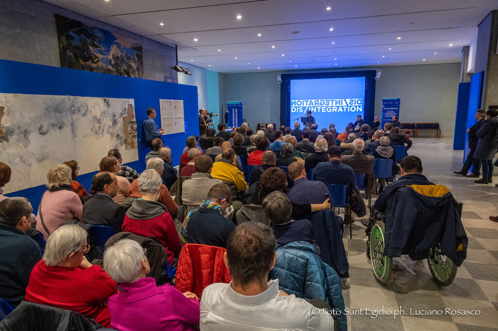 La mostra DIS/INTEGRATION, dei Laboratori d'Arte di Sant'Egidio, fa tappa a Genova, nella prestigiosa cornice dello storico teatro Carlo Felice