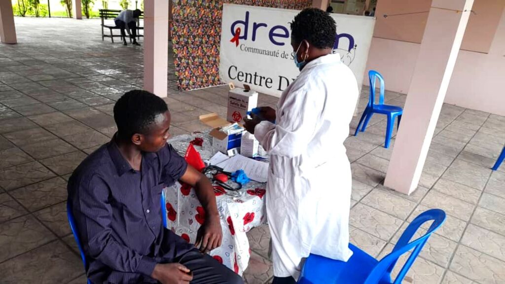 Un nou punt de vacunació al centre DREAM de Kinshasa, a la República Democràtica del Congo