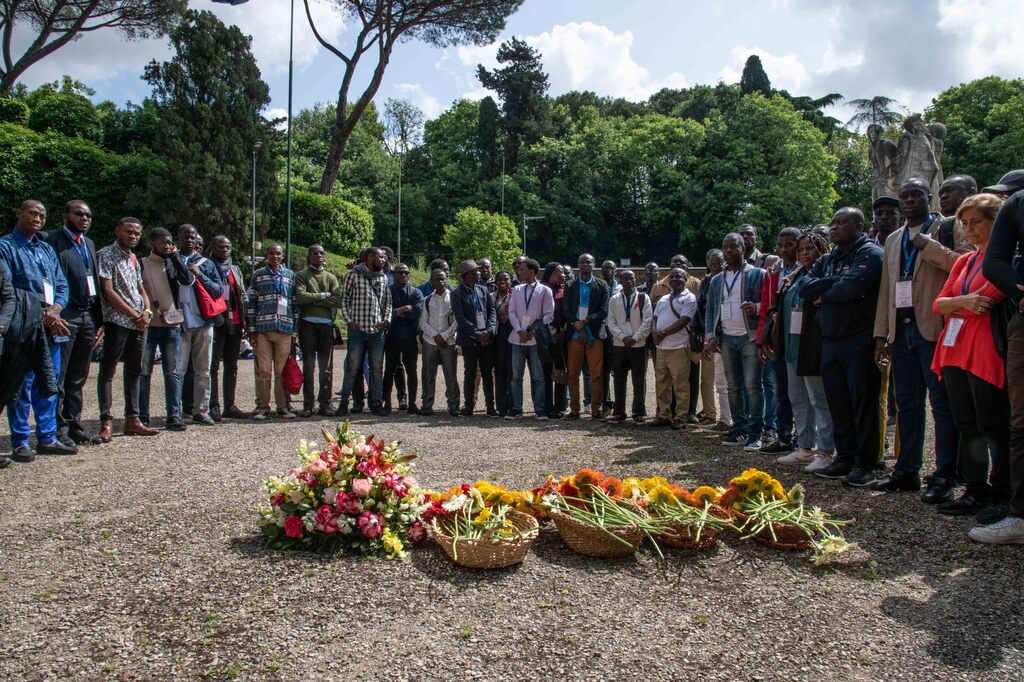 Africa together with Ukrainians on pilgrimage to the Fosse Ardeatine to commemorate all victims of wars