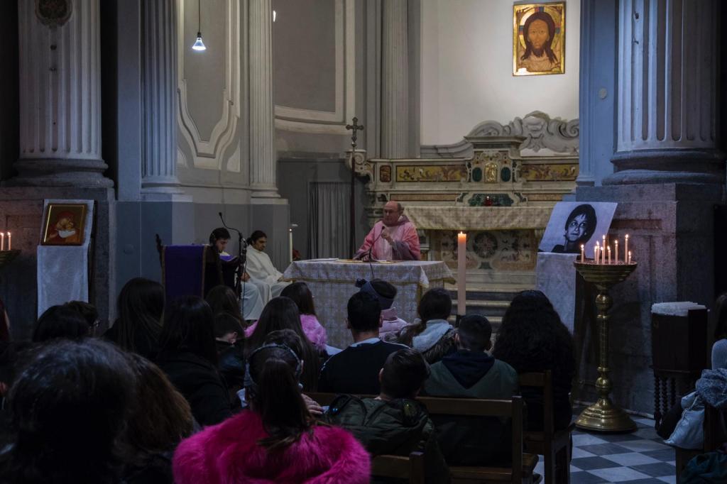 A Napoli, una liturgia ricorda Gigi, il bambino ucciso a Poggioreale 35 anni fa 
