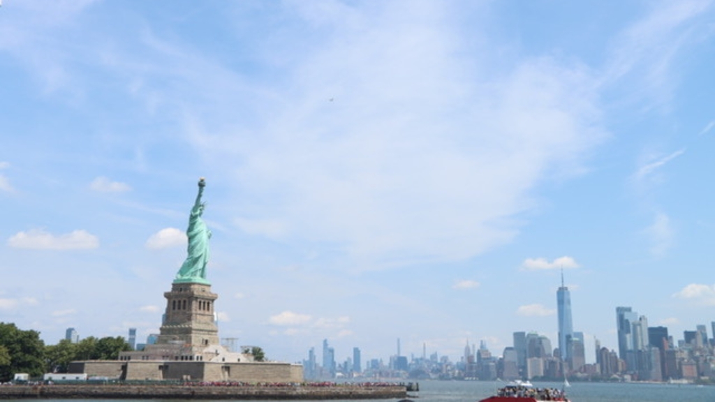 A New York, la visite du musée de Ellis Island avec les amis sans-abri, lieu d'historique d'arrivée des migrants aux Etats-Unis