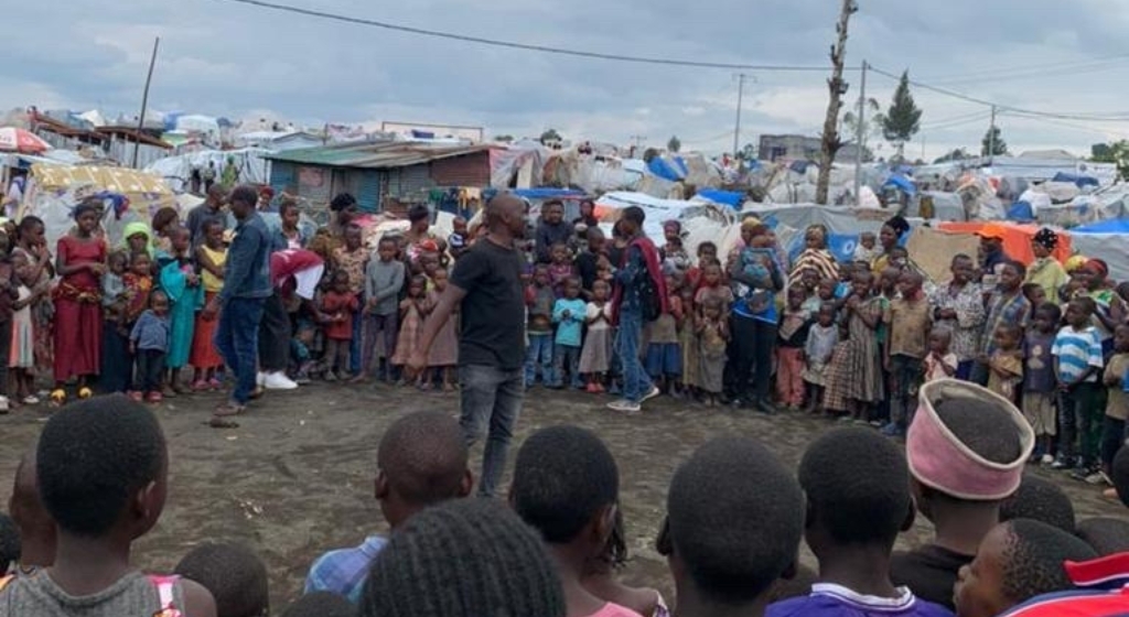 Sant'Egidio in Goma hilft Familien, die durch die Kämpfe in Nordkivu aus ihren Dörfern vertrieben wurden
