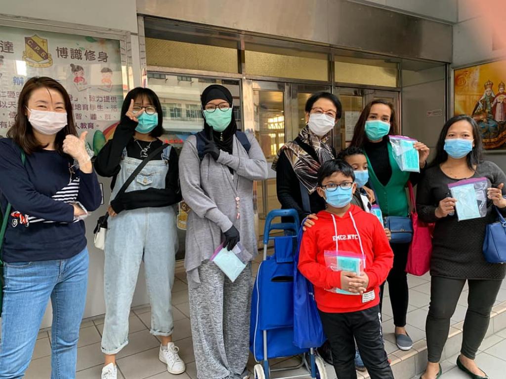 In Hongkong kämpft Sant'Egidio gegen Ansteckung und verschenkt Masken und Desinfektionsmittel an Obdachlose, alte Menschen und Migranten