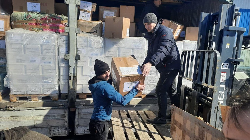 Aiuti all'Ucraina: all’ospedale pediatrico di Stryj il carico di latte in polvere inviato dall'Italia. Un altro convoglio in viaggio per Kharkiv