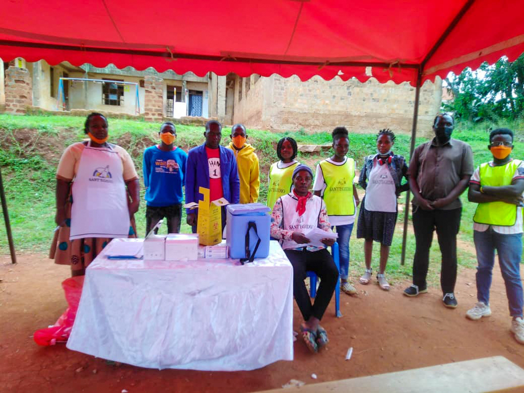 Vacinas anti-Covid 19 no Uganda: a iniciativa Sant'Egidio em Kampala permite que mais de 250 pessoas vulneráveis sejam vacinadas