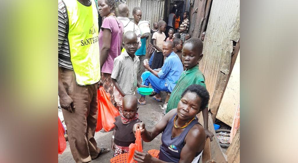Uganda, negli slum di Kampala manca il cibo. Gli aiuti di Sant'Egidio