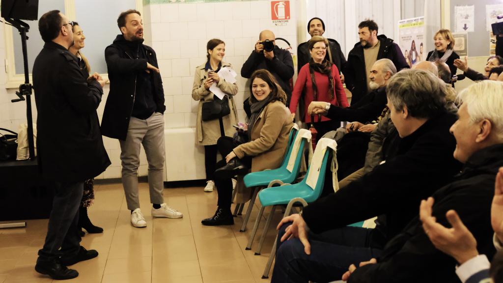 Risate e lacrime (di commozione) per la prima del film LE INVISIBILI alla mensa per i poveri di Via Dandolo