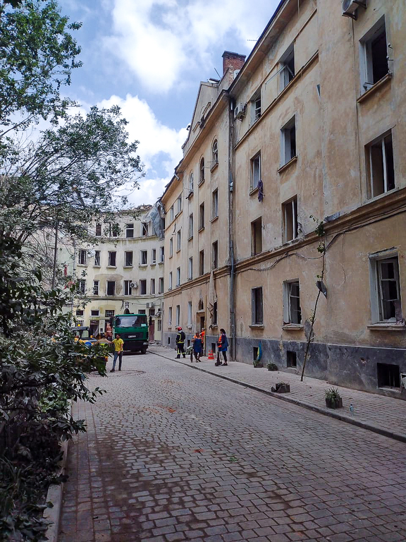 Ukraina: Sant'Egidio z pomocą dla dzielnicy Lwowa, w którą tej nocy uderzyły pociski rakietowe