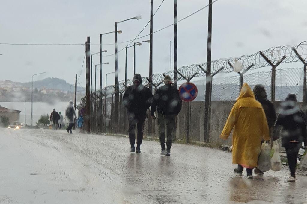 Il futuro incerto dei profughi di Lesbo. L'aiuto di Sant'Egidio è cibo e la speranza di una porta aperta