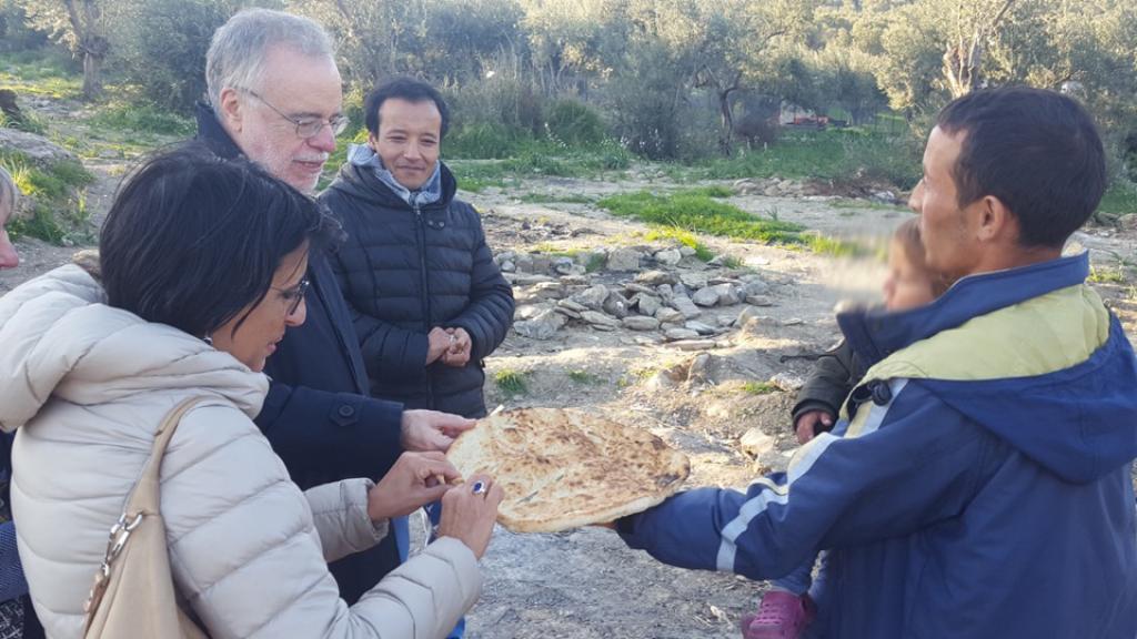 Entre los refugiados de Lesbos: visita de una delegación de Sant’Egidio con Andrea Riccardi