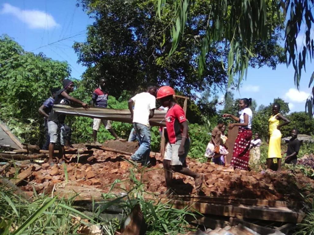 In Malawi, dopo il ciclone Idai, la ricostruzione comincia dalle case degli anziani