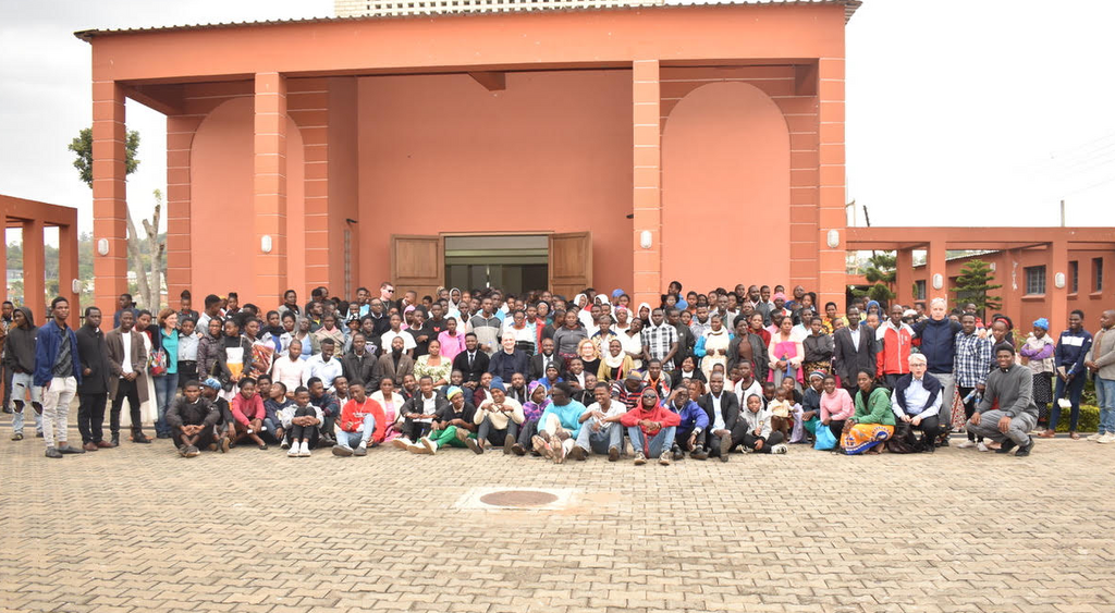 Sant'Egidio in Malawi: ein Weg des Friedens in einem sich wandelnden Land. Treffen der Gemeinschaften und der Jugend für den Frieden beim Besuch von Marco Impagliazzo