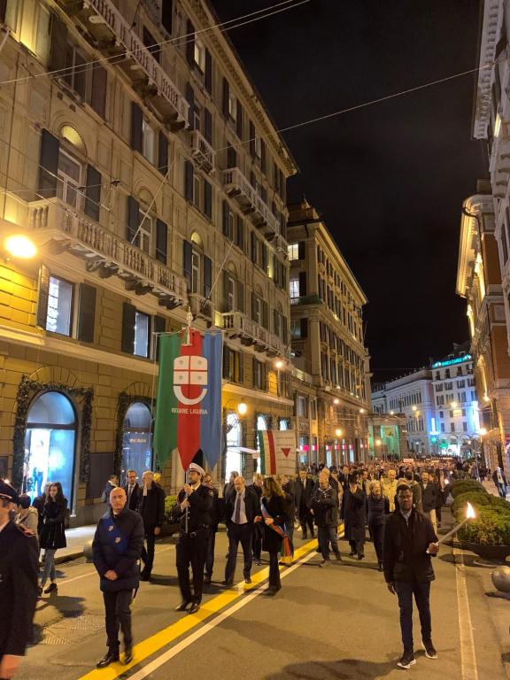 In 4000 a Genova contro antisemitismo e indifferenza: la marcia in memoria della deportazione degli ebrei del 1943