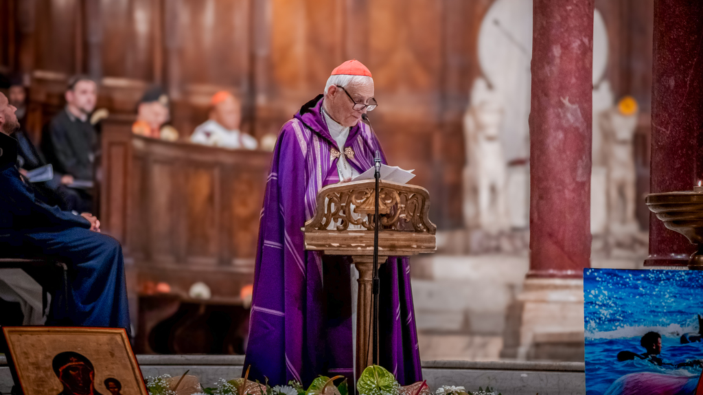 "Un morceau de paradis, c'est une main qui sauve, c'est aider comme on peut." Homélie du Cardinal Matteo Zuppi pour la veillée "Mourir d'espoir"