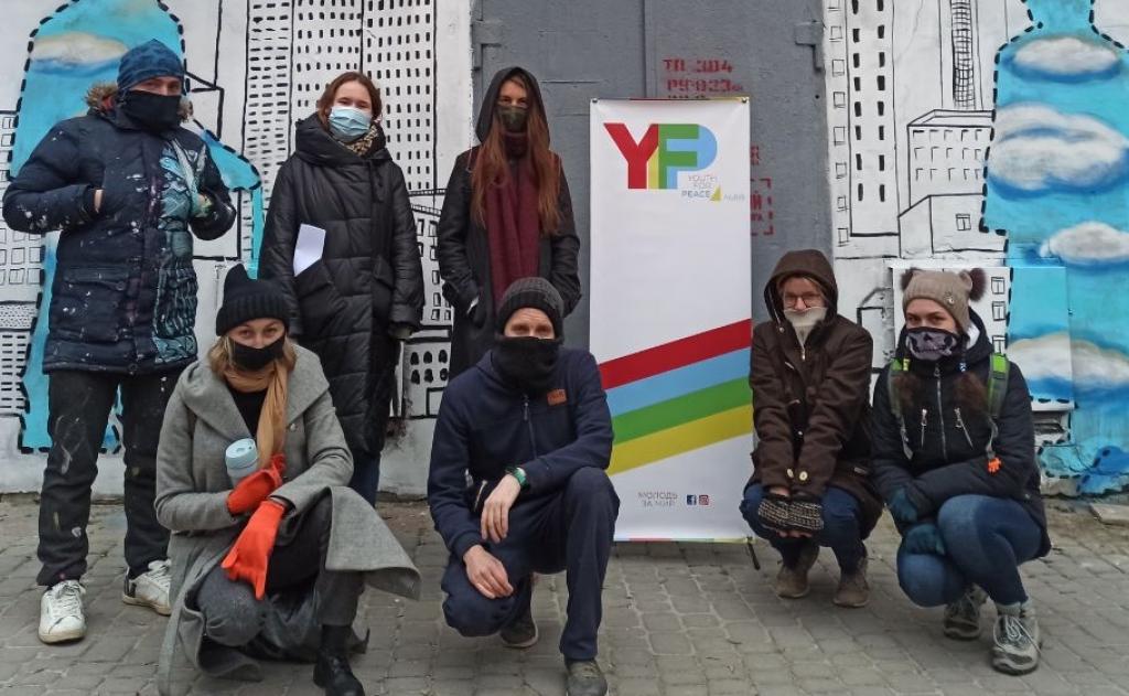 Humanisierung der Stadt durch Street Art: In Lemberg, Ukraine, ist eine Mauer den 