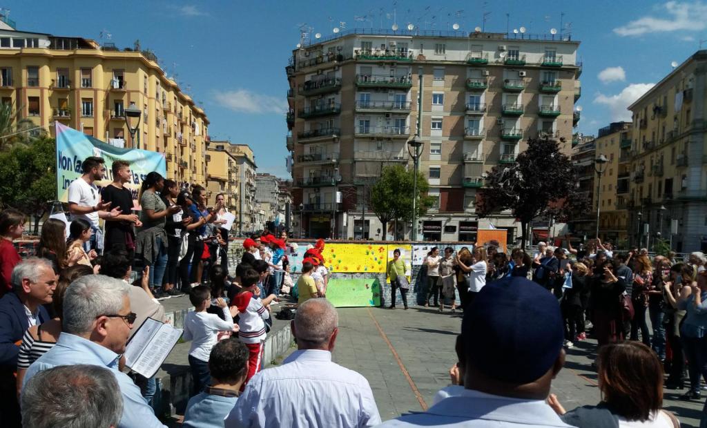 Non lasciamoci rubare la speranza: l'impegno di tanti per vincere la violenza nella periferia di Napoli 