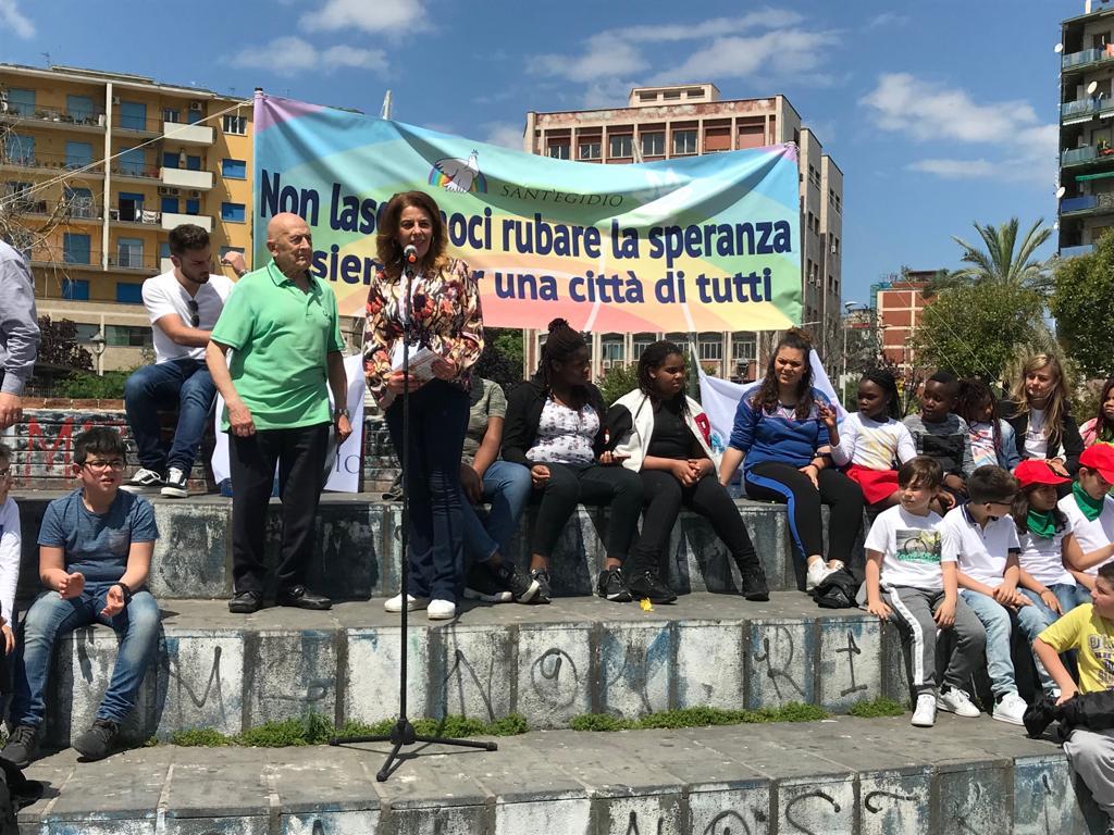 Non lasciamoci rubare la speranza: l'impegno di tanti per vincere la violenza nella periferia di Napoli 