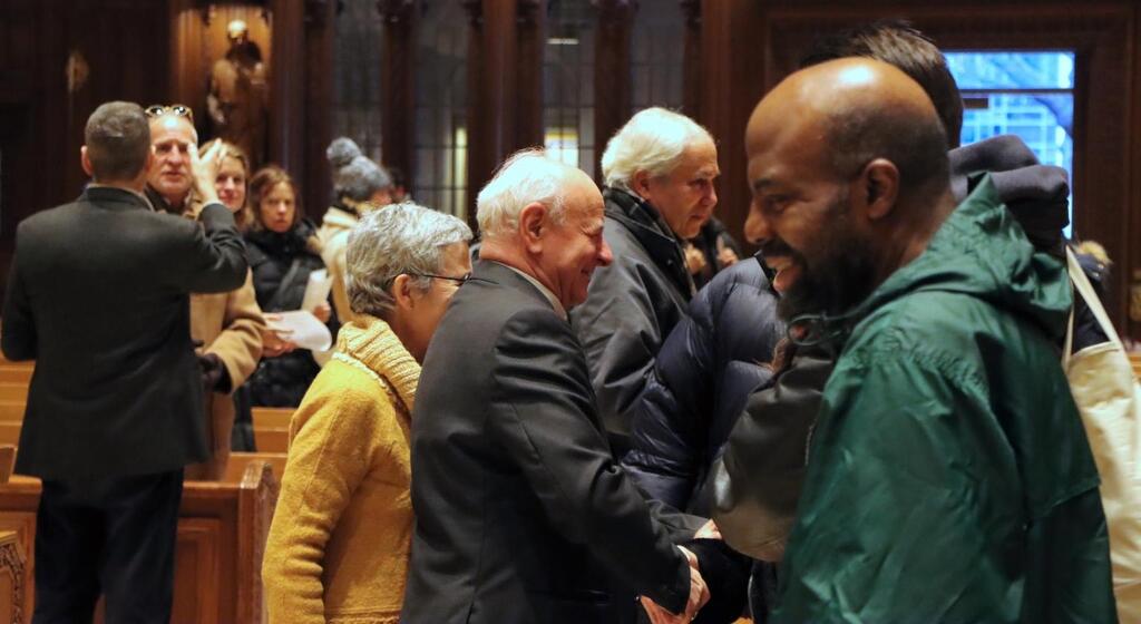 Oración en Nueva York con personas sin hogar, presidida por Mons. Vincenzo Paglia