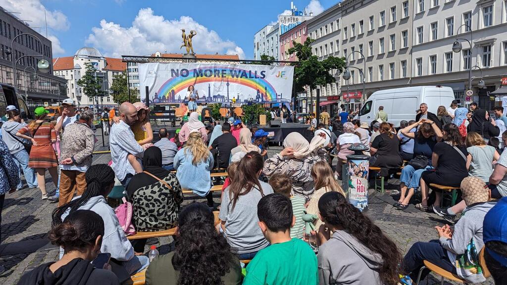 NO MORE WALLS - Festival of the Children of Sant'Egidio's Schools of Peace in Berlin: overcome walls and build peace