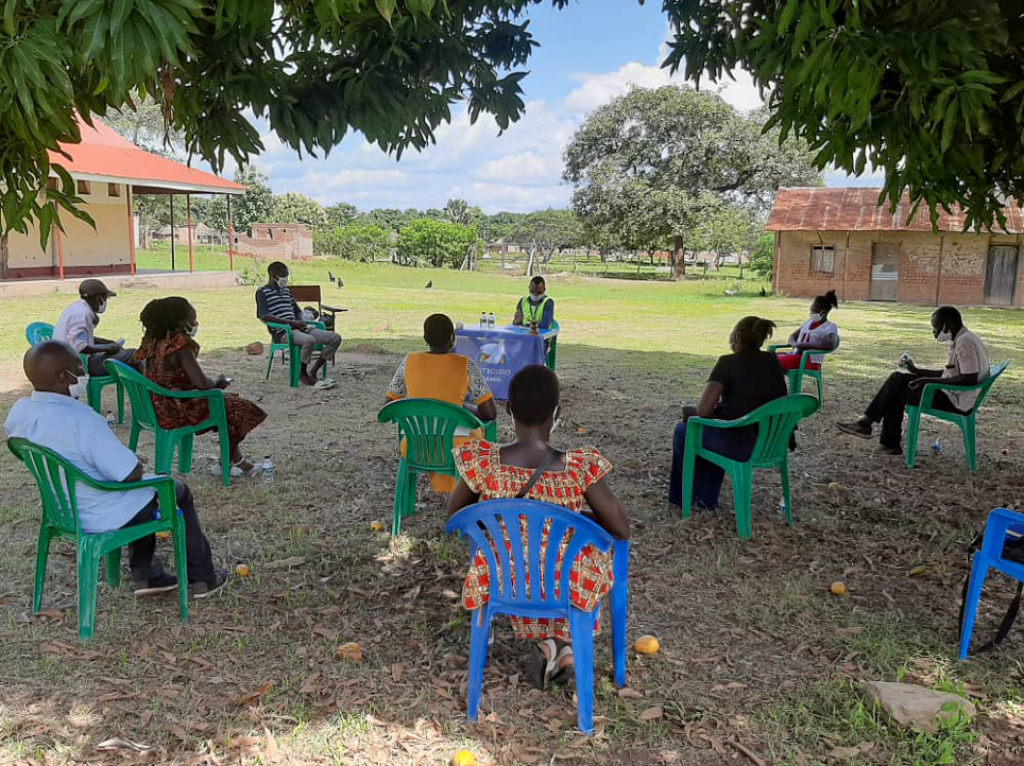 In vista della riapertura, alla “Scuola della Pace” del campo profughi di Nyumanzi in Uganda si impara a prevenire il coronavirus
