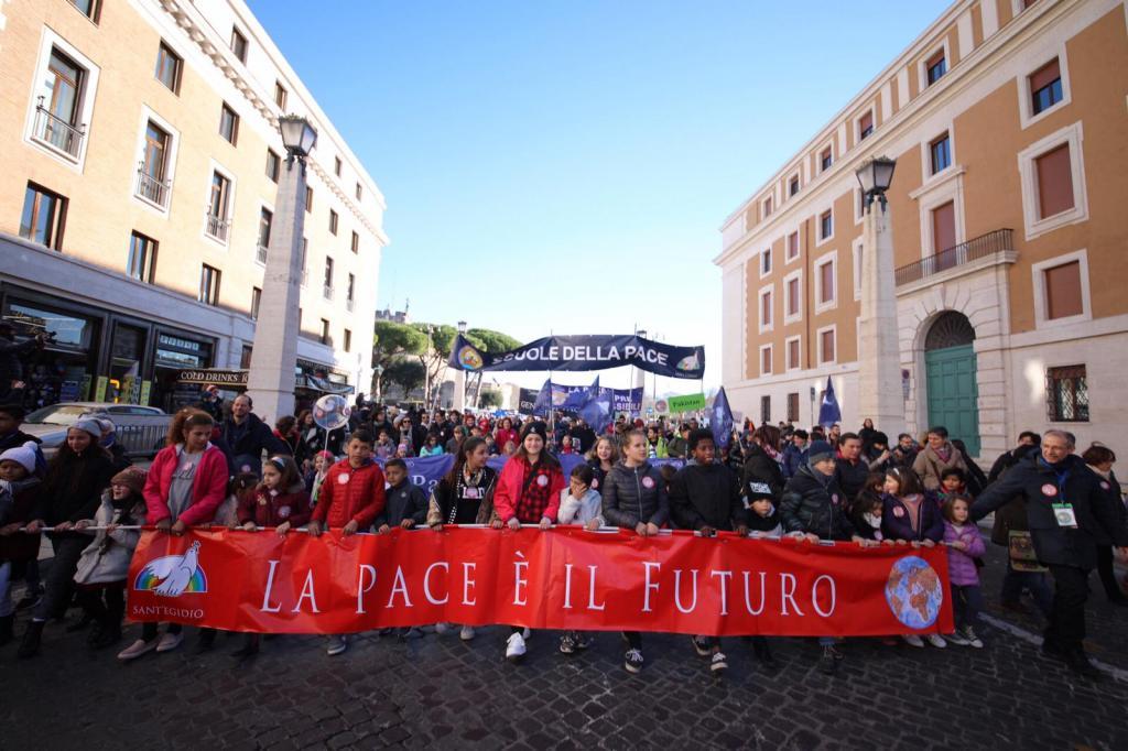 Soyez artisans de paix : les vœux de Pape François aux participants à la marche 